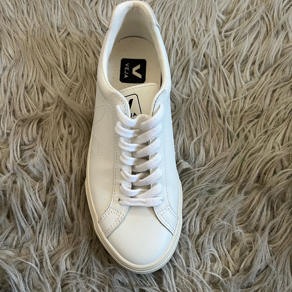 Woman’s Veja Esplar Sneakers Size 5. Worn twice